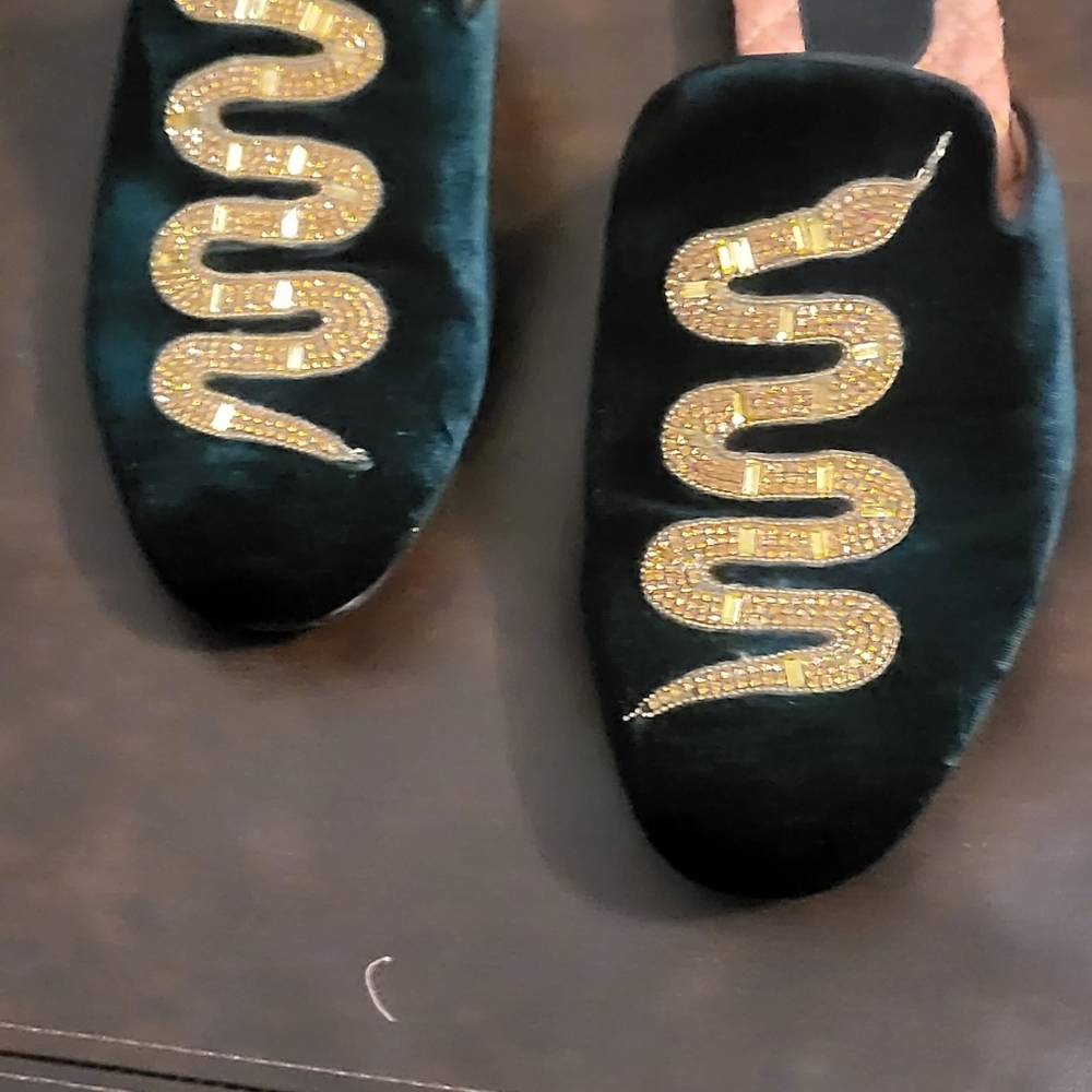 GUCCI VELVET AND GOLD CRYSTAL SNAKE EMBELLISHED SLIPPERS